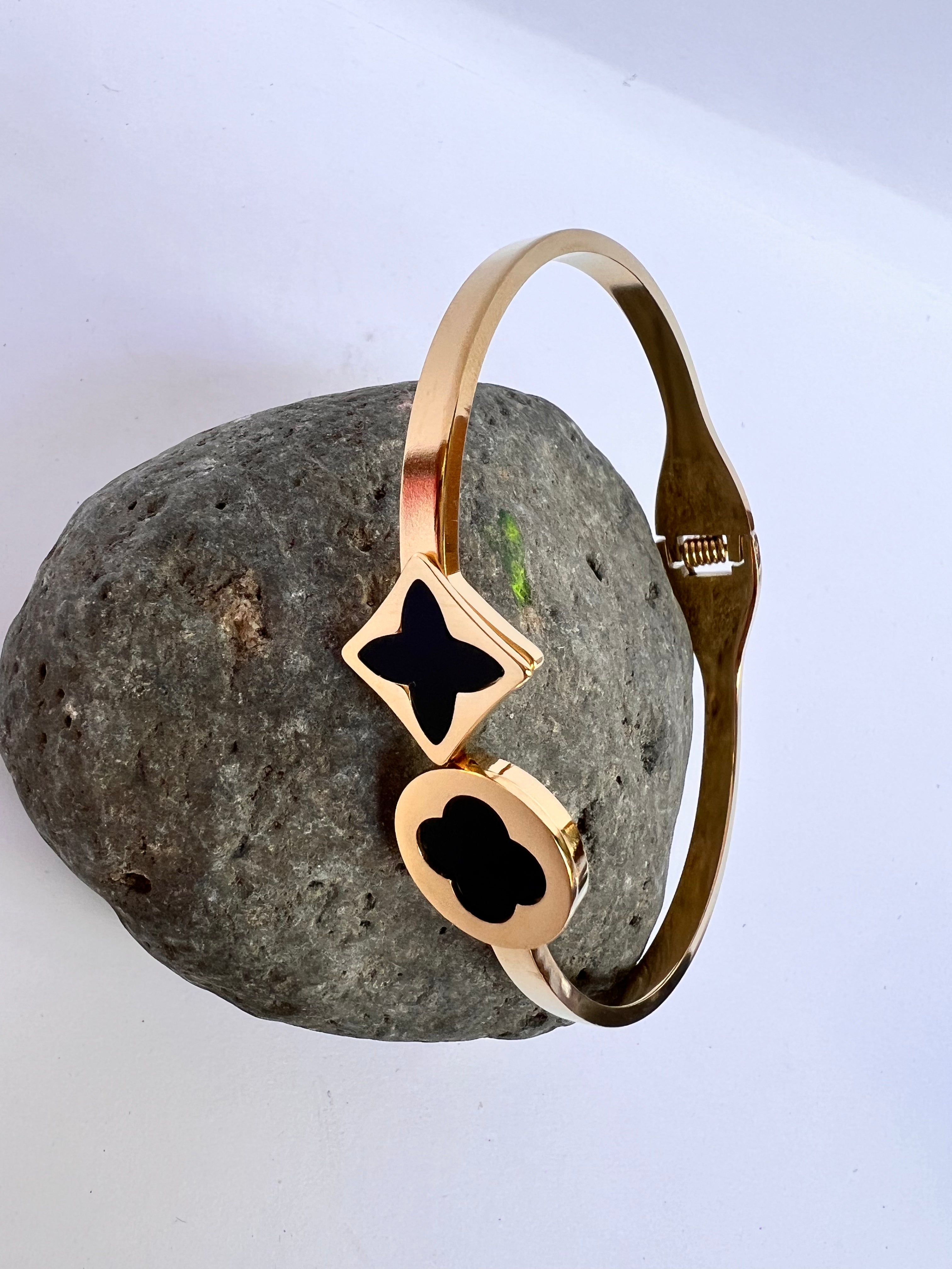 CLOVIÀ B & W Anti-Tarnish Bracelet