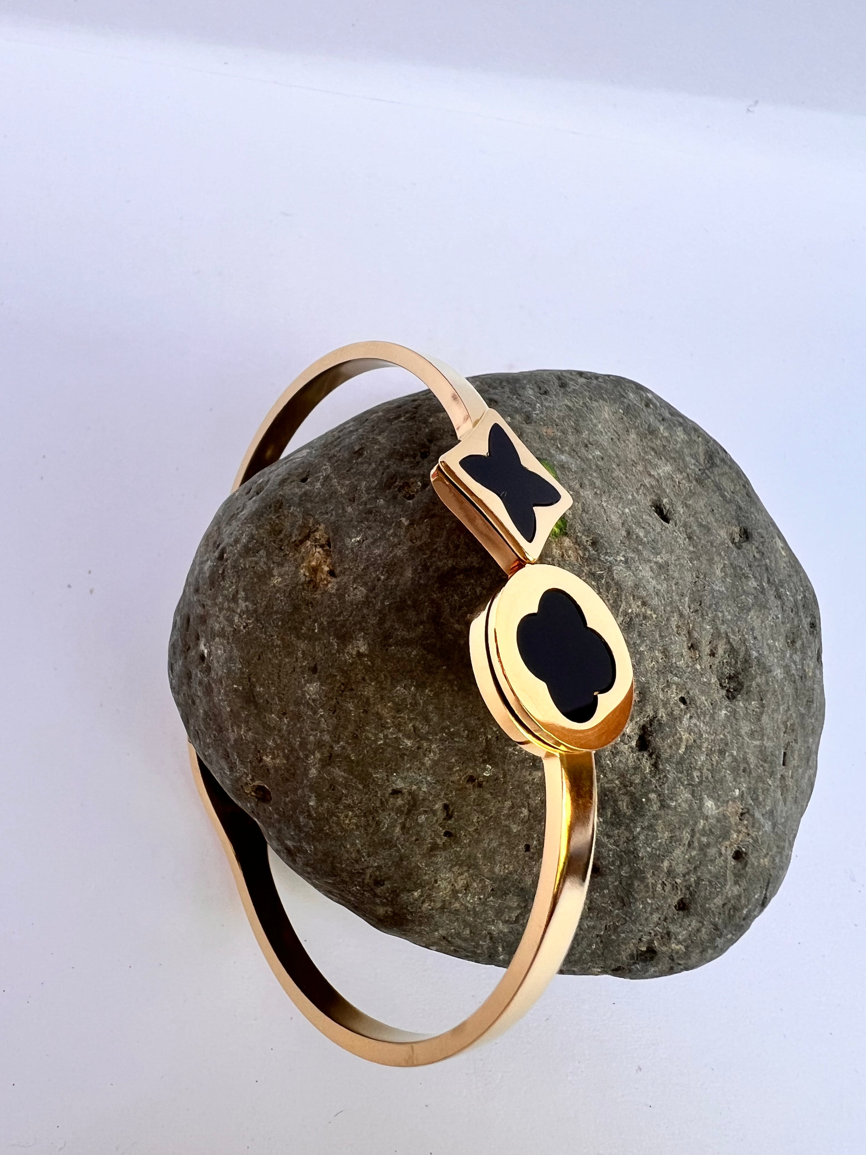 CLOVIÀ B & W Anti-Tarnish Bracelet