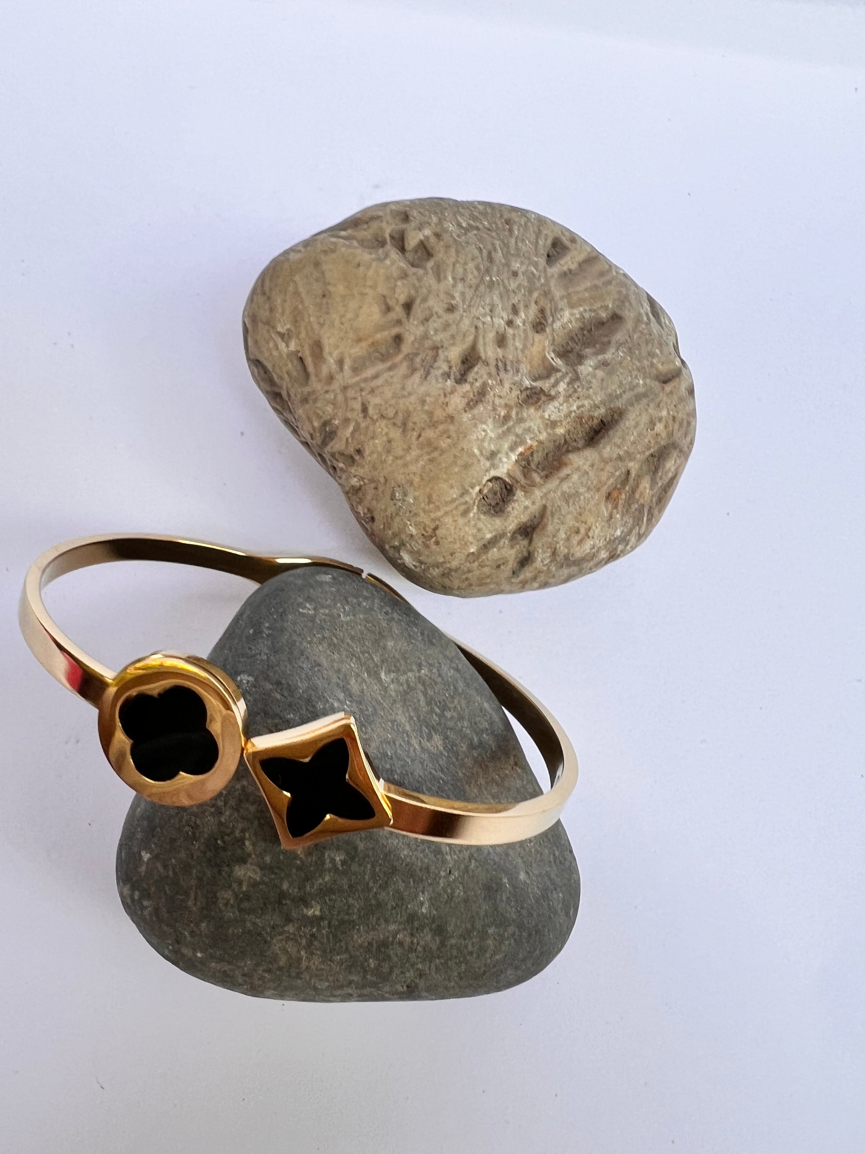 CLOVIÀ B & W Anti-Tarnish Bracelet