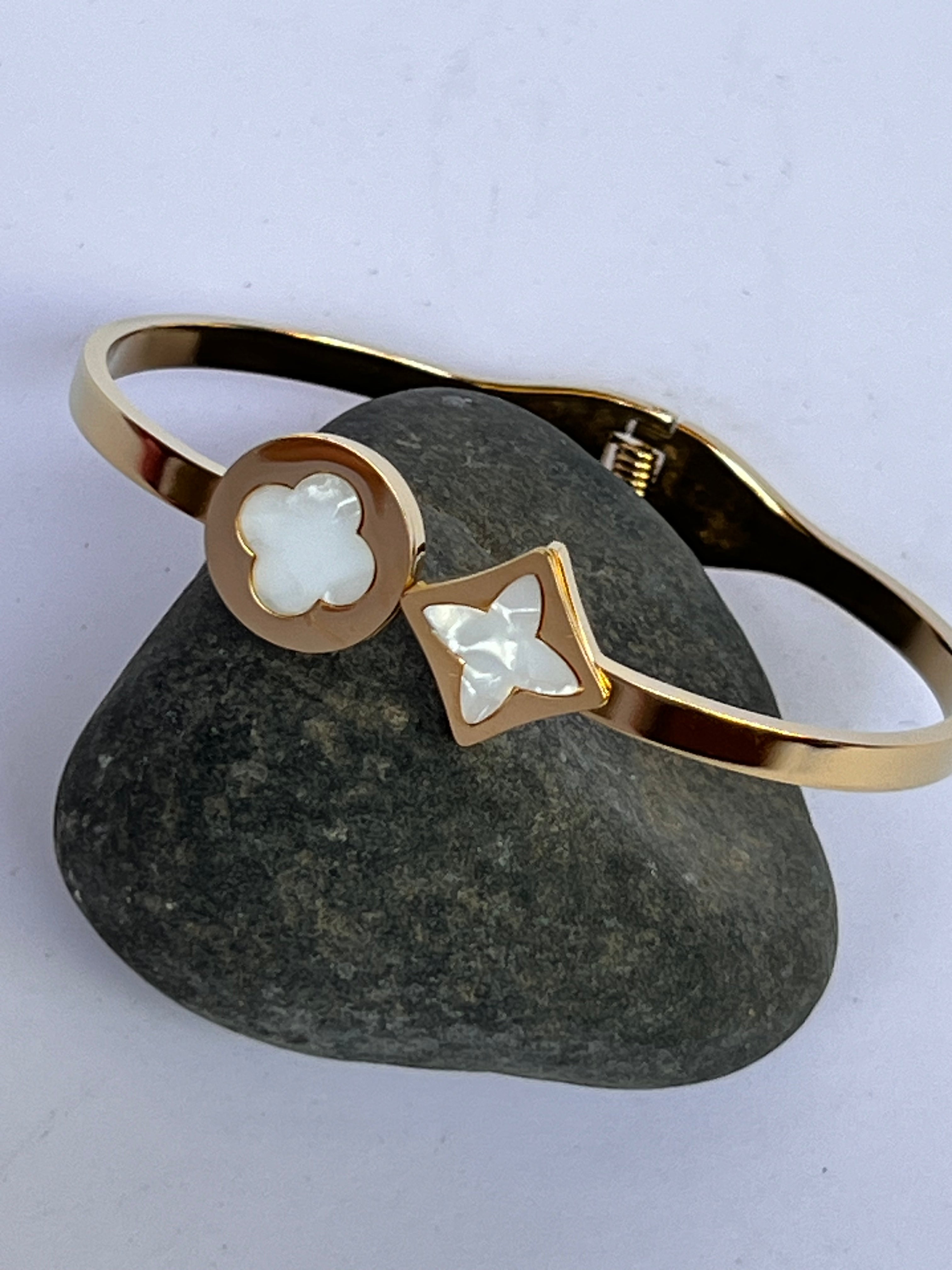 CLOVIÀ B & W Anti-Tarnish Bracelet