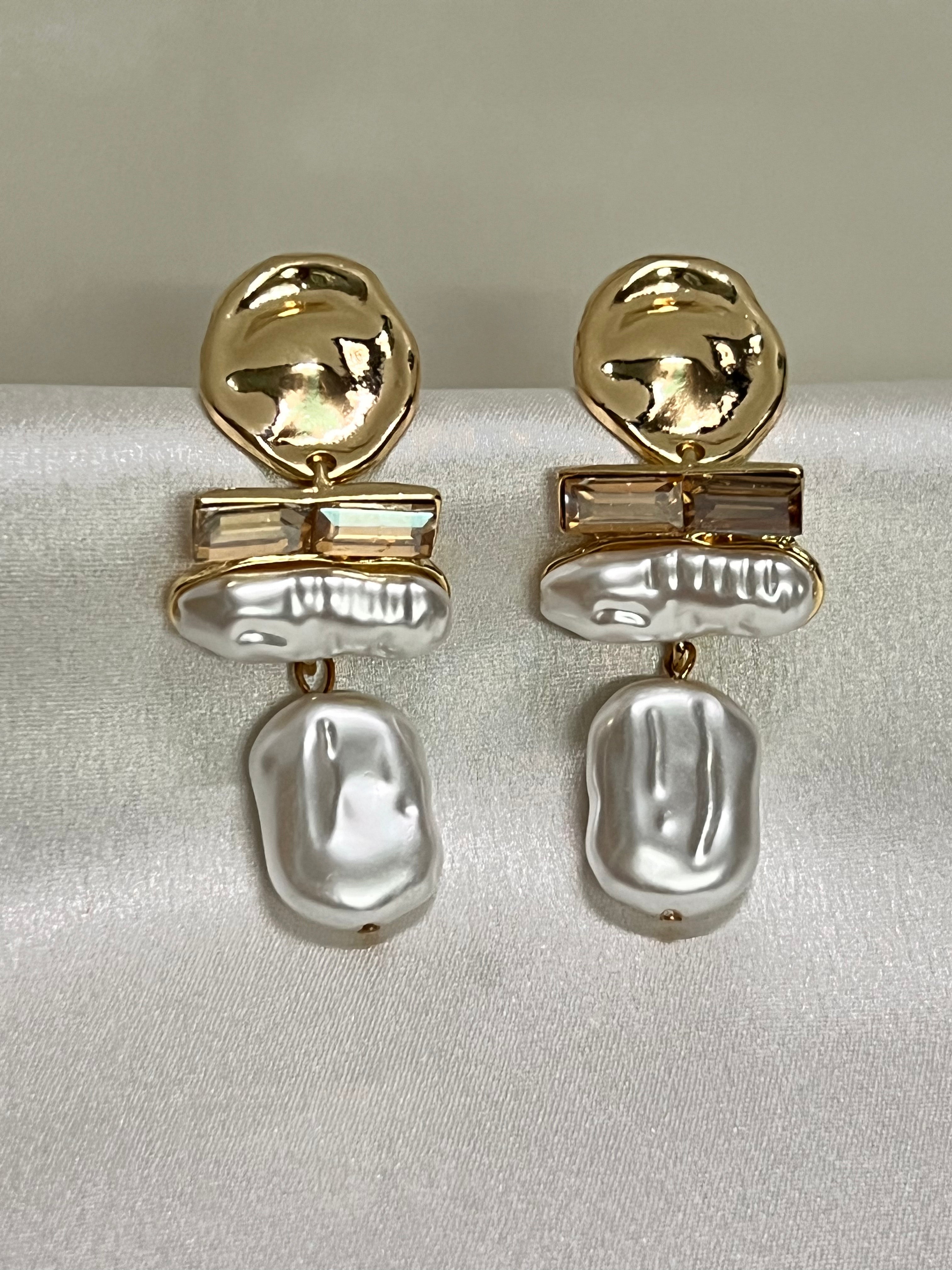 SERENE PEARL Fashion Earrings