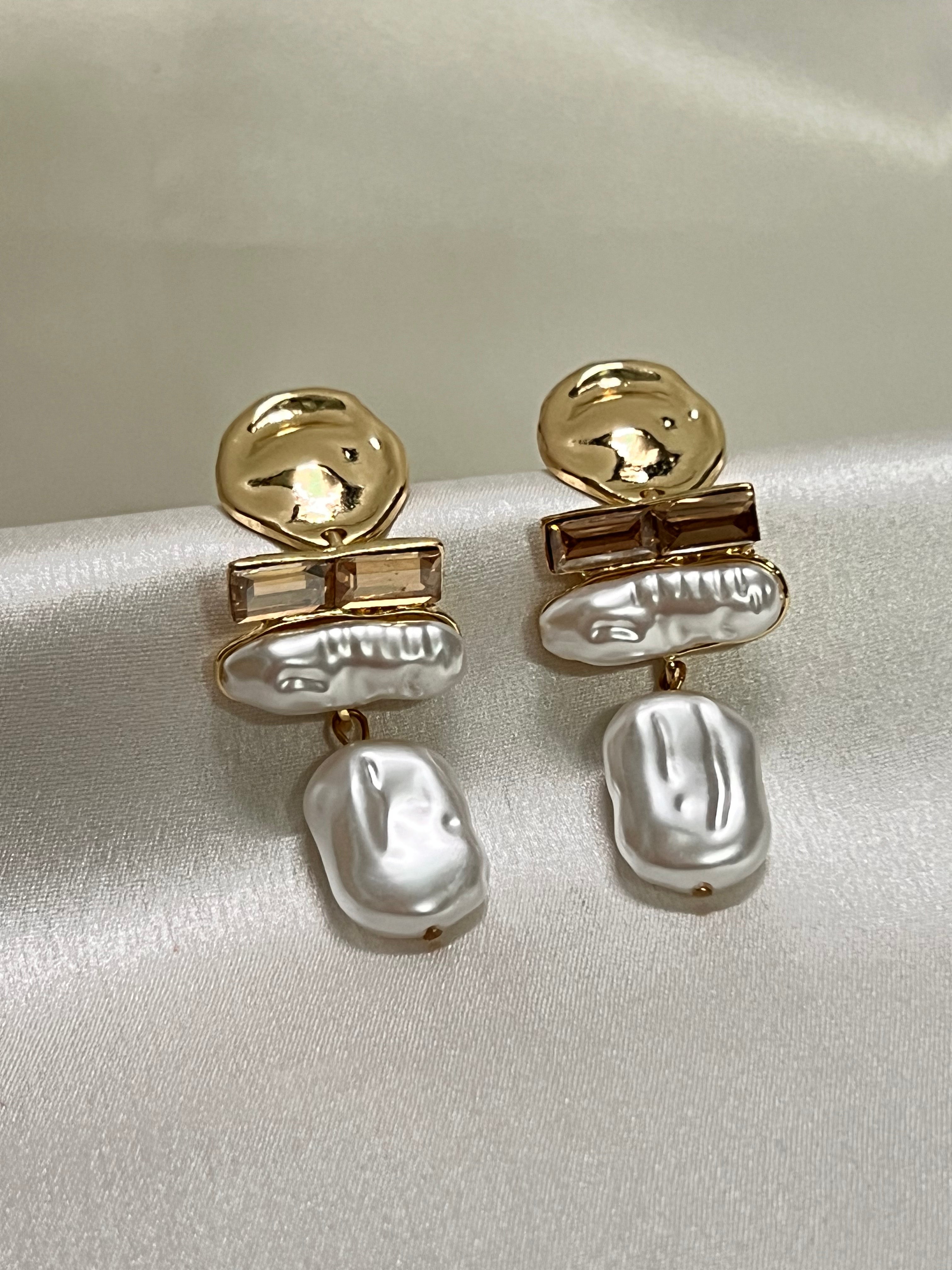 SERENE PEARL Fashion Earrings