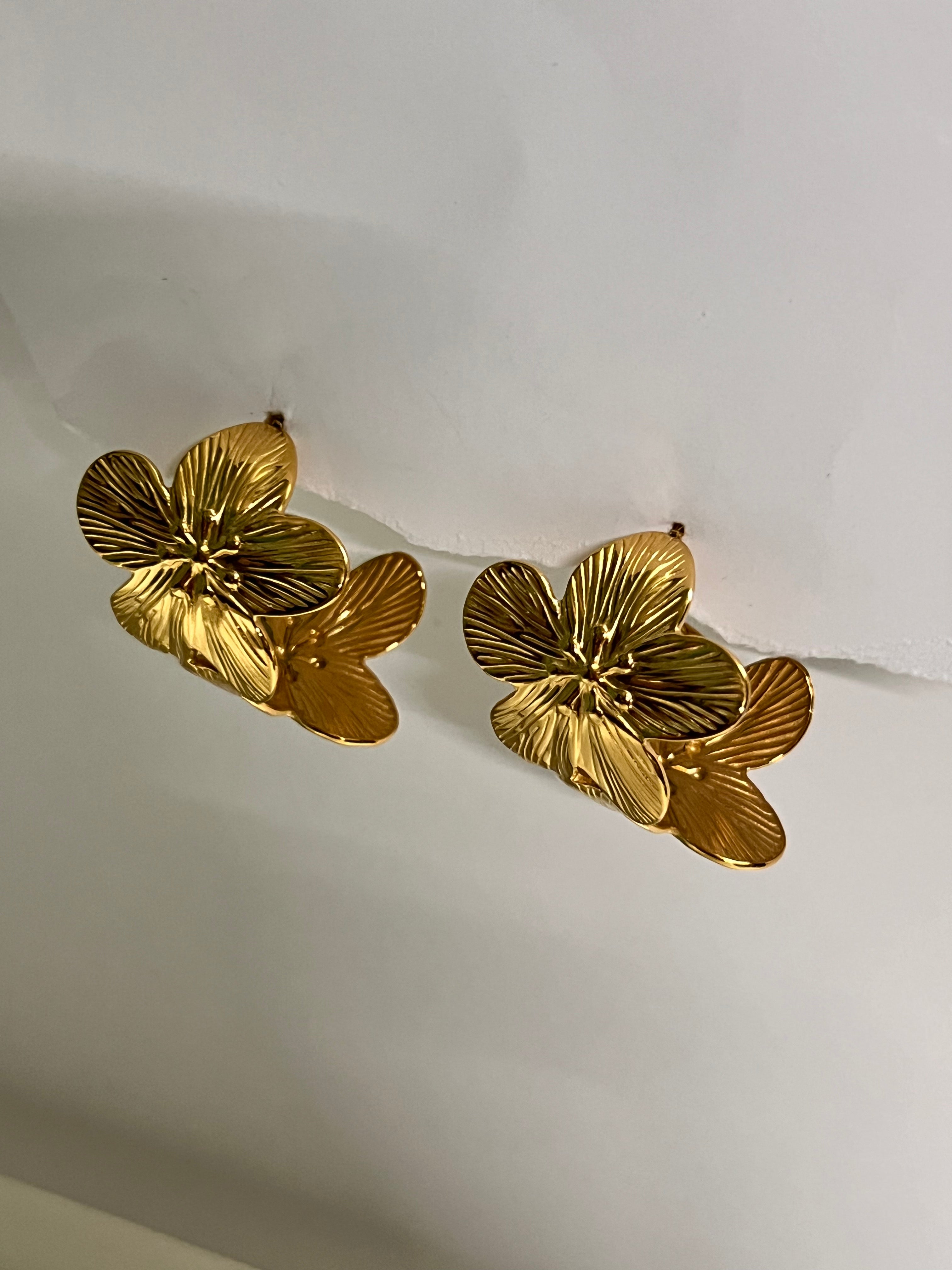 ELORA Anti-tarnish Hoops