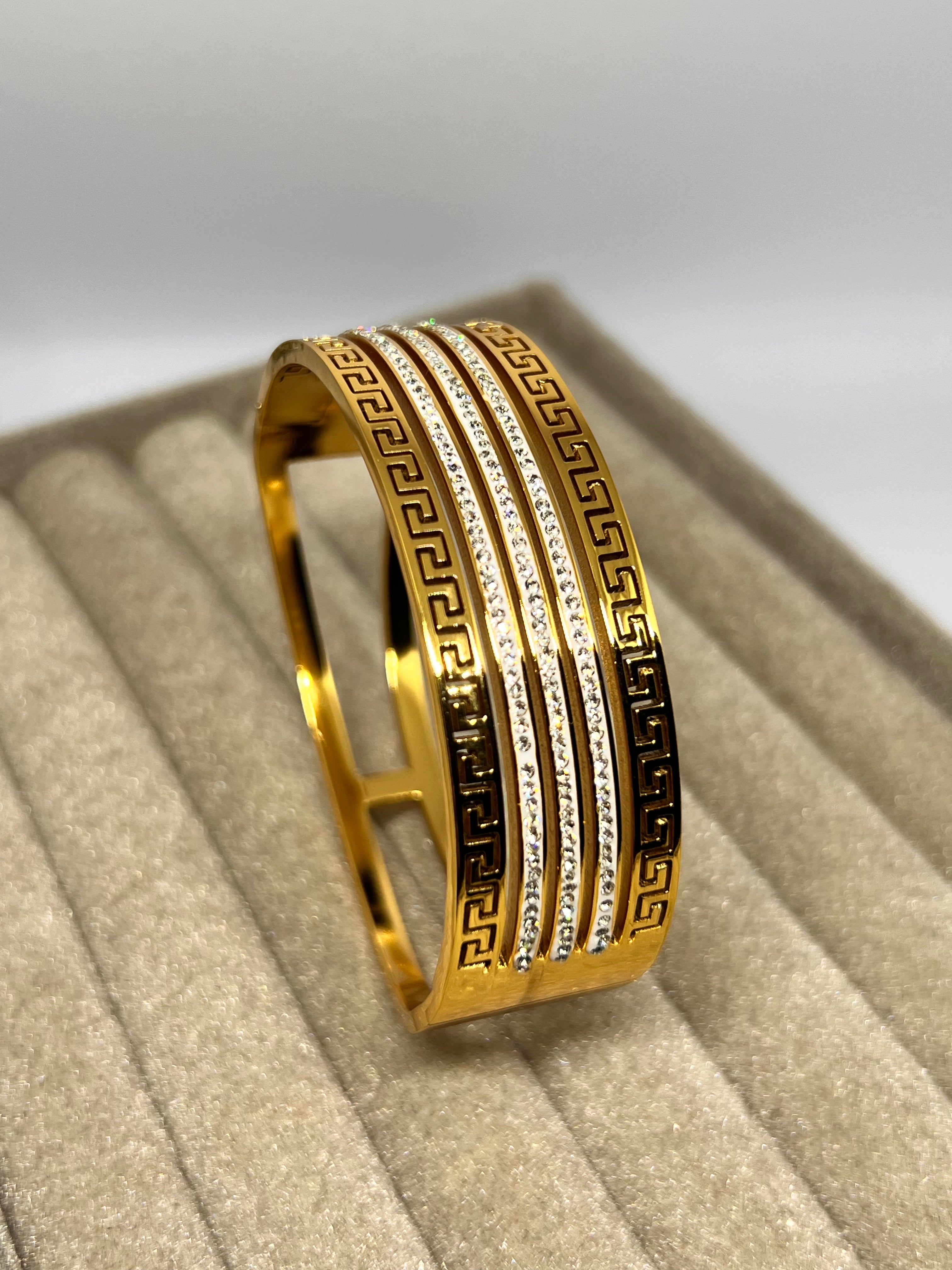 LUXÈ Anti-Tarnish Bracelet