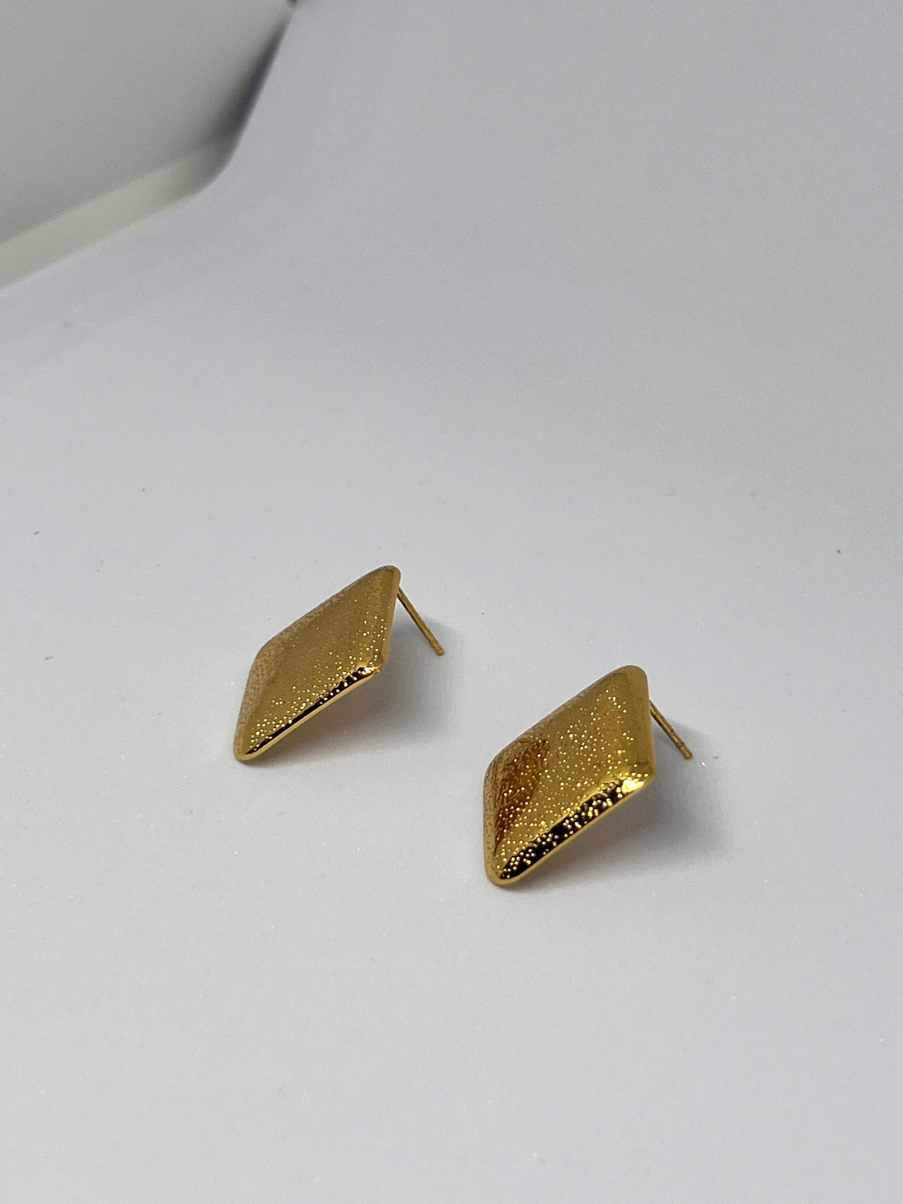 JYNX Anti-tarnish stud