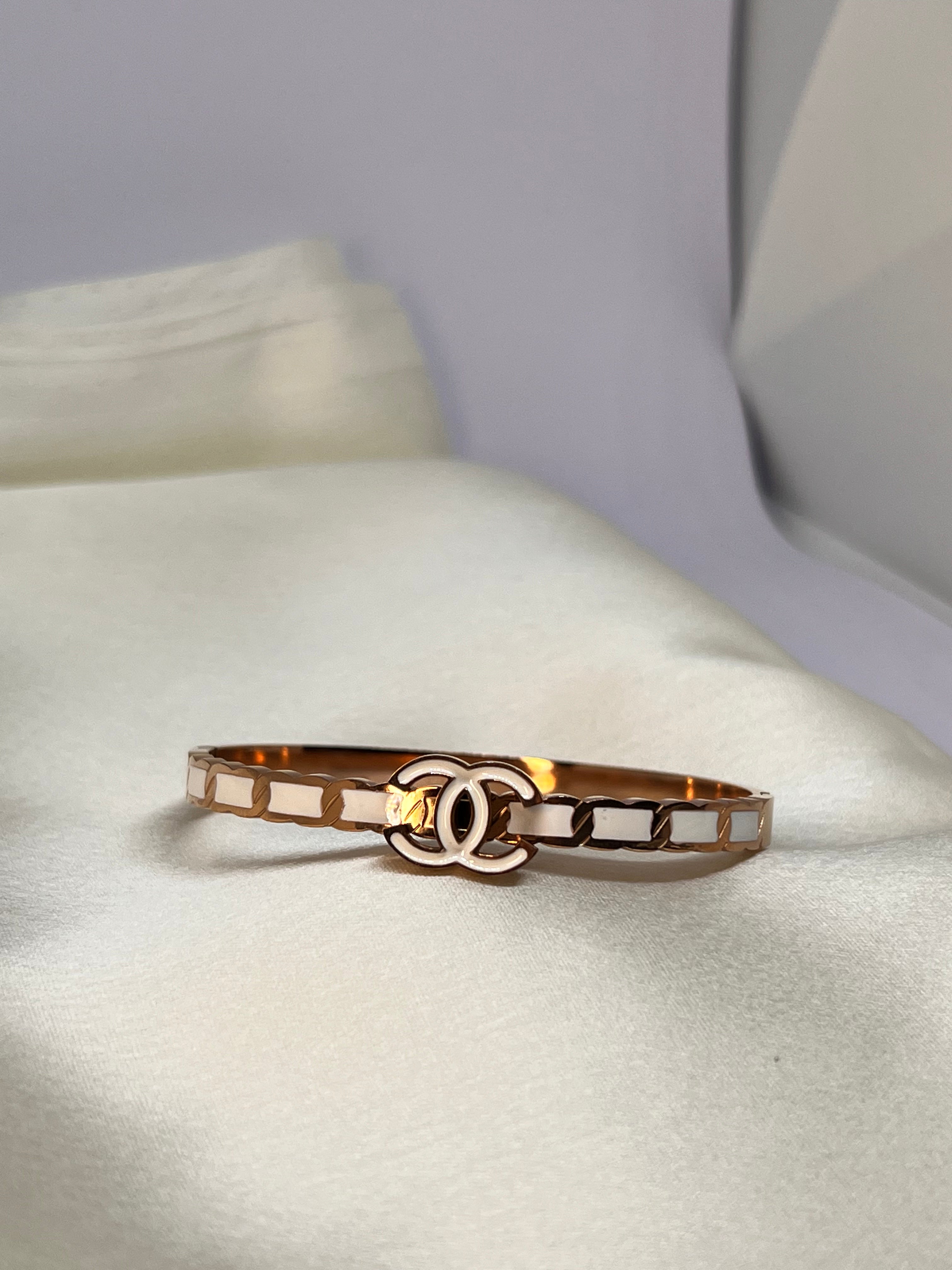 CHÉRIE B & W Anti-Tarnish Bracelet