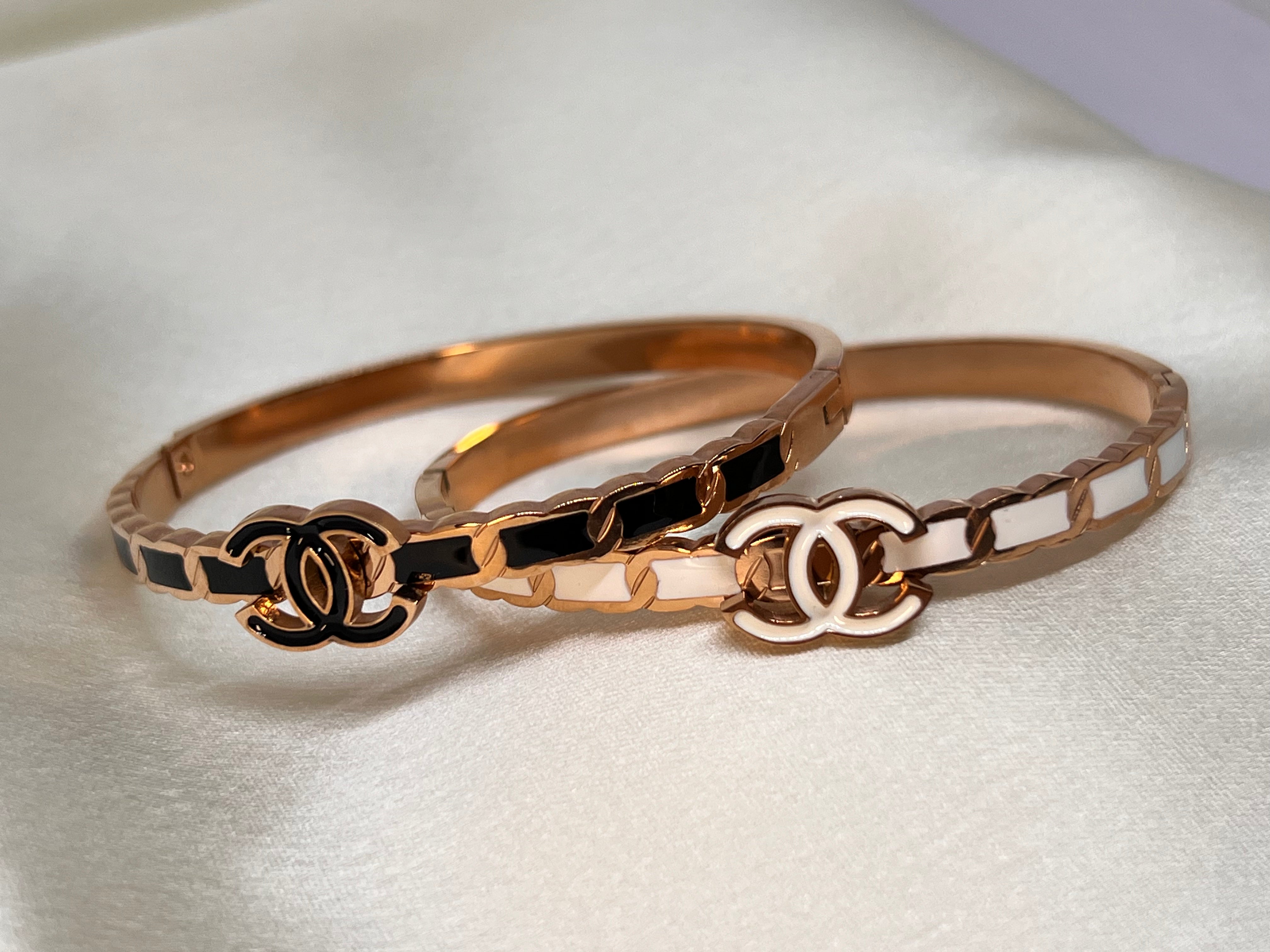 CHÉRIE B & W Anti-Tarnish Bracelet