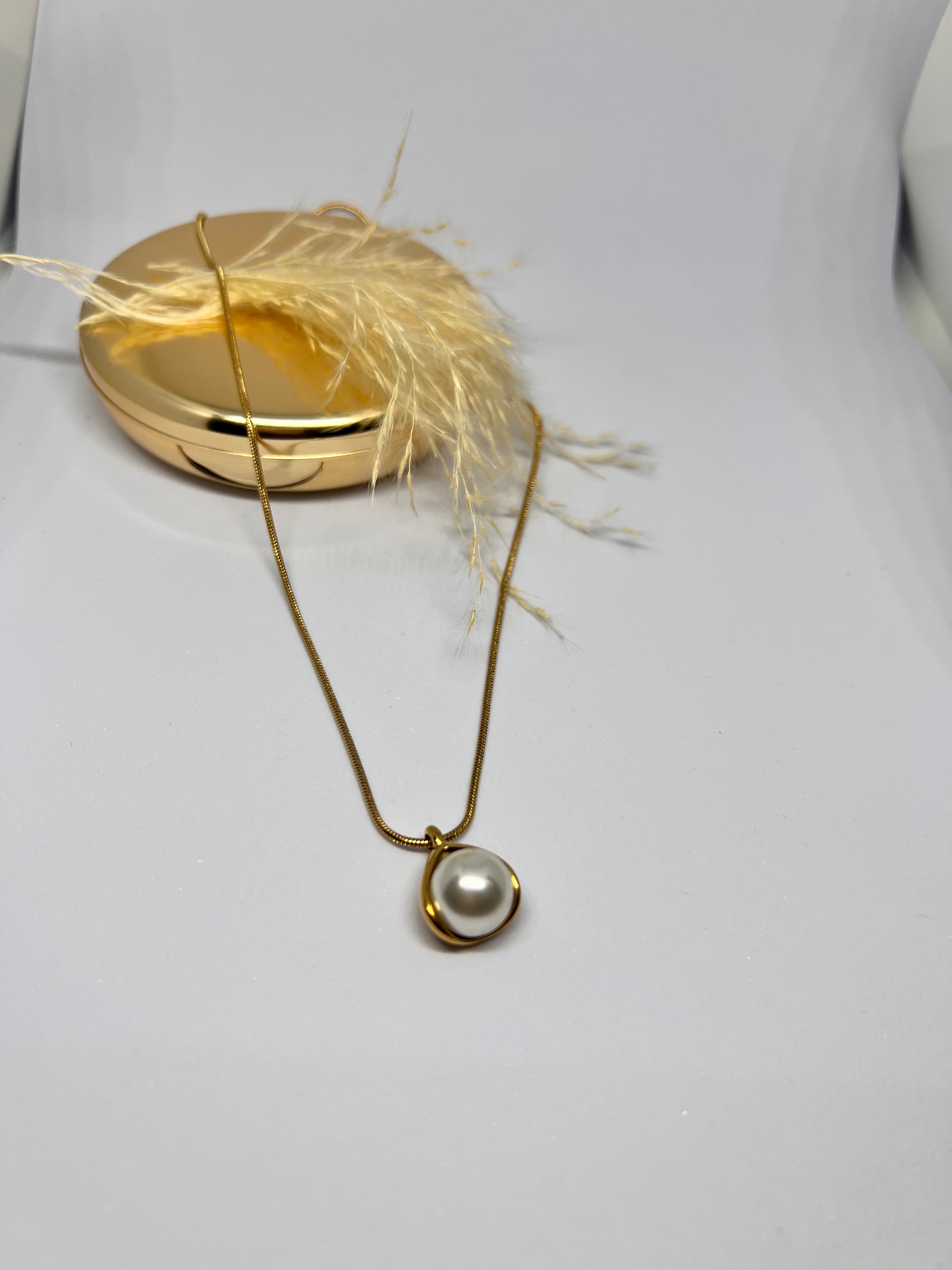 PEARLA Bloom Anti-Tarnish Necklace